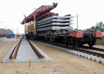 В России начали укладку рельсов железной дороги в обход Украины