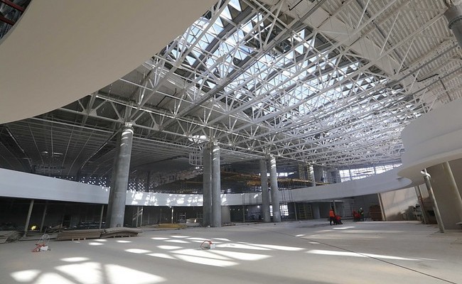 Строители завершили возведение здания нового терминала аэропорта Симферополь