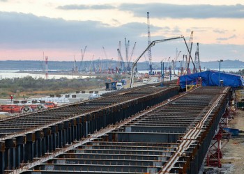 На Крымском мосту приступили к укладке плит автомобильной дороги