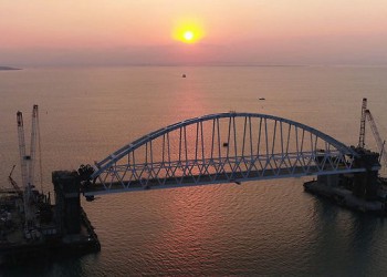 Железнодорожная арка Крымского моста поднята на проектную высоту