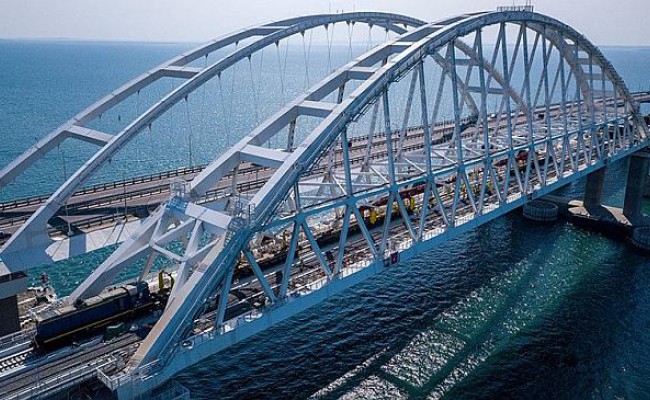 На Крымском мосту закончили укладку рельсов