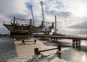 Ледоход не помеха: свежие кадры возведения Крымского моста (ВИДЕО)