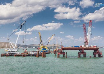 Мостостроители начали сооружение судоходной части крымского моста