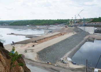 В плотину Нижне-Бурейской ГЭС в Амурской области уложили миллион кубометров грунта