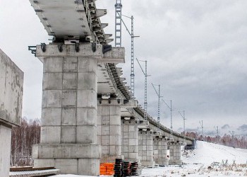 На Красноярской железной дороге завершилось строительство уникального моста