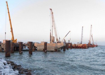 На морских и сухопутных участках Крымского моста установлено 200 опор