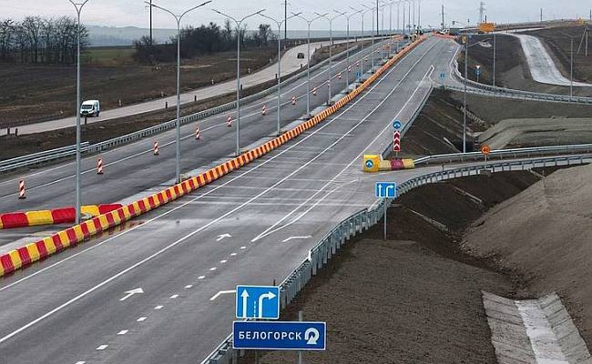 Открыто движение по четырем полосам «Тавриды» на подъезде к Крымскому мосту