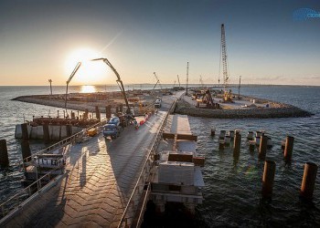 Строители моста в Крым подвели итоги весенне-летнего строительного сезона