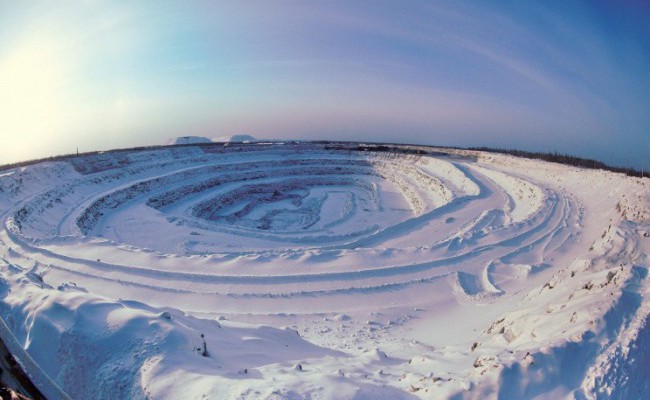 АЛРОСА ввела в строй новый карьер в Якутии производительностью до 2 млн карат алмазов в год