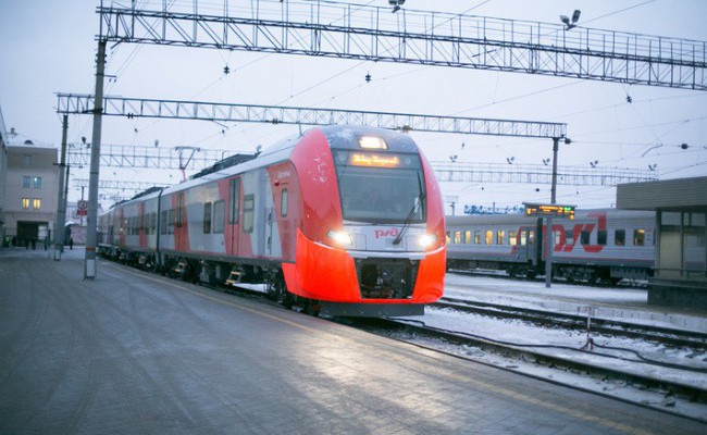 «Уральские локомотивы» начинают серийный выпуск электропоездов ЭС2Г