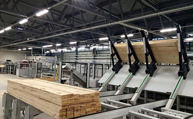 Завод по глубокой переработке древесины открыли в Псковской области