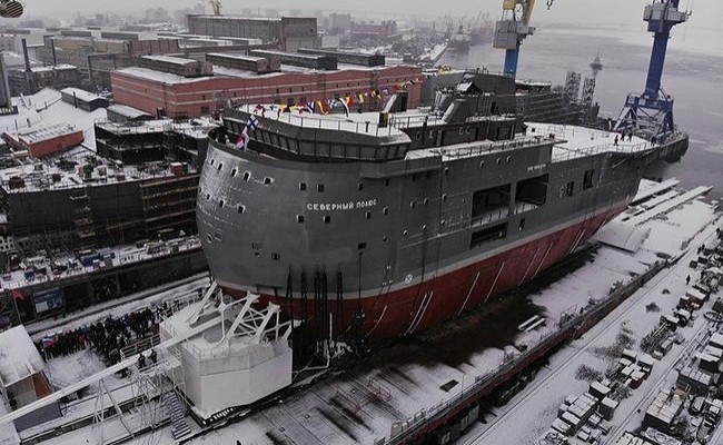 В Петербурге спущено на воду первое российское судно-база для полярных научных экспедиций