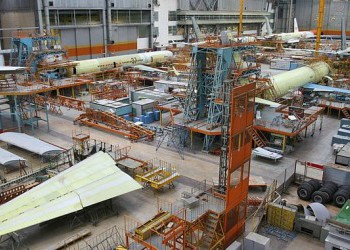 ОАК монтирует первую отечественную поточную линию сборки самолетов