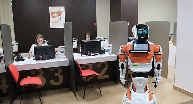 В МФЦ страны начата эксплуатация отечественных роботов ассистентов