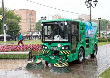 Разработчики из Екатеринбурга представили в Московской области новую уборочную машину