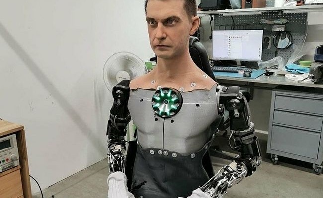 В России создали гиперреалистичного робота нового поколения