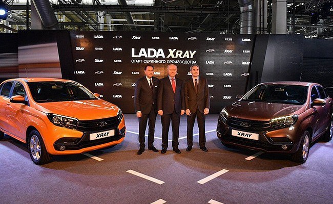 С конвейера «АвтоВАЗа» сошел первый серийный автомобиль Lada XRAY
