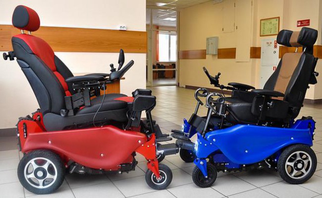В Китай начались поставки уникальной российской инвалидной коляски-вездехода