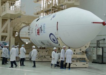 Специалисты завершили сборку головной части ракеты-носителя «Союз-2.1а»