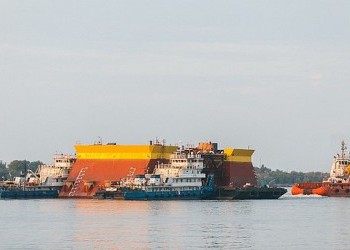 Транспортировка опорных блоков ЛСП-2 к месторождению им. Филановского на Каспии