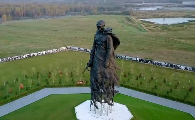 «Русский солдат» величественный памятник Ржевскому солдату оживает в музыкальном клипе