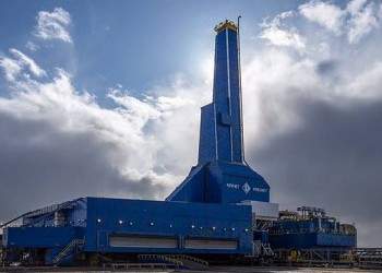 «Роснефть» начала бурение 1-й скважины с российской наземной буровой установкой