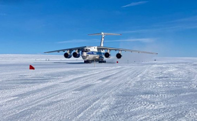 Прибыл первый международный рейс на новооткрытый аэродром Антарктиды