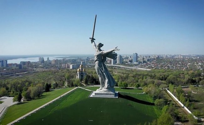 Отреставрированный монумент «Родина-мать» в Волгограде