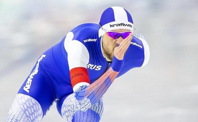 Конькобежец Юсков завоевал золото на дистанции 1500 м на этапе КМ в Канаде