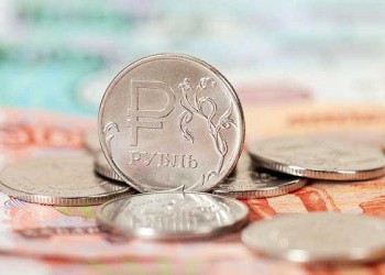 В течение 2016 года рубль укрепился по отношению к доллару и евро