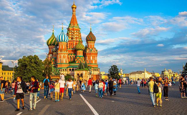 Число иностранных туристов в Россию в 2019 году выросло на 20%